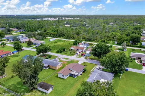 233 Thrush Ave, Sebring, FL 33870 photo 4