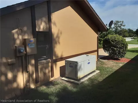 3022 Summertree Dr, Sebring, FL 33872 photo 3