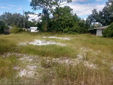317 Sparrow Ave, Sebring, FL 33870 photo 2