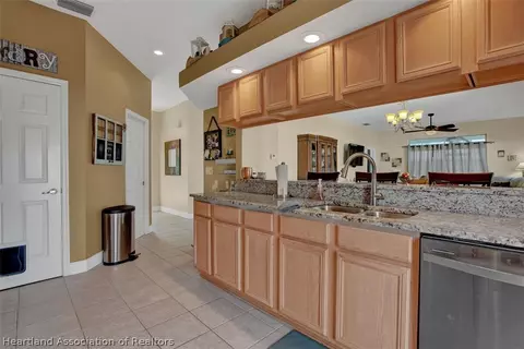 2801 Boulder Ct, Sebring, FL 33875 photo 2
