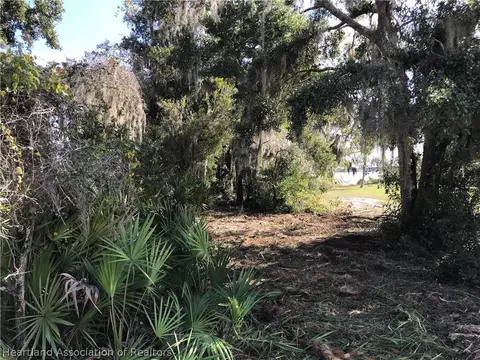 716 Memorial Dr, Sebring, FL 33870 photo 3