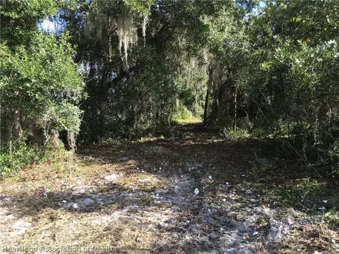 716 Memorial Dr, Sebring, FL 33870 photo 8