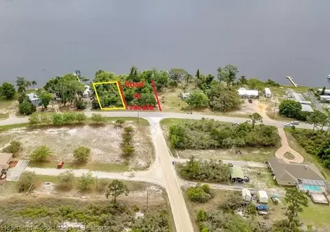 716 Memorial Dr, Sebring, FL 33870 photo 2