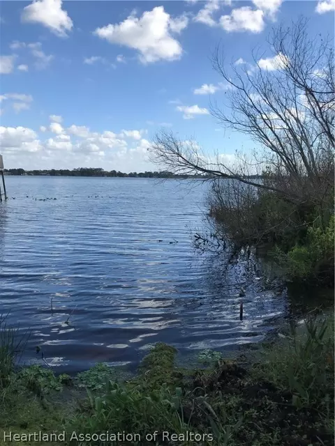 716 Memorial Dr, Sebring, FL 33870 photo 9
