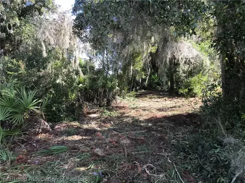 716 Memorial Dr, Sebring, FL 33870 photo 6