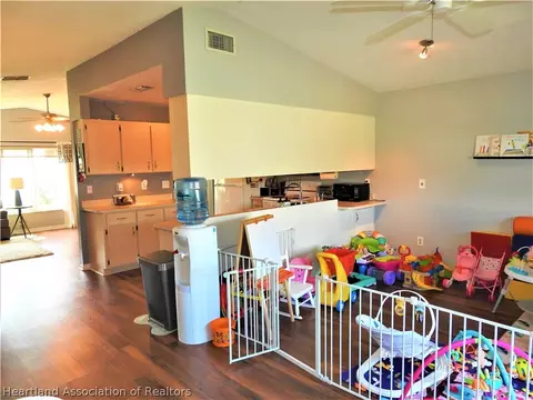 209 Eagle Ave, Sebring, FL 33870 photo 9