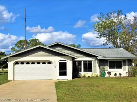209 Eagle Ave, Sebring, FL 33870 photo 1