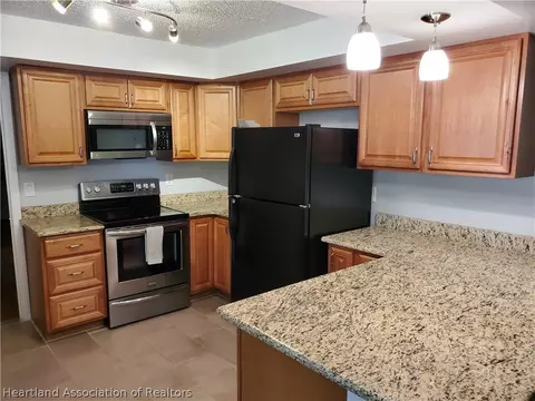 911 Grey Fox Ave, Sebring, FL 33875 photo 2