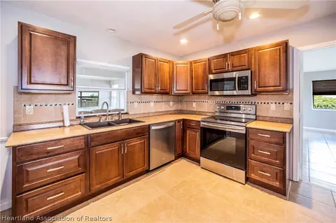2817 Summit Dr, Sebring, FL 33870 photo 12