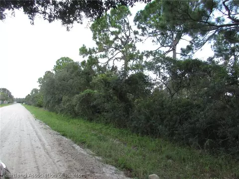 824 Hanover Ave, Sebring, FL 33872 photo 2