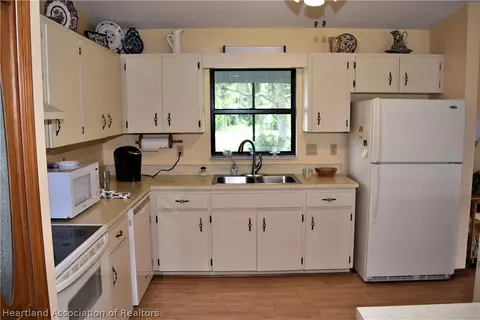 222 Thrush Ave, Sebring, FL 33870 photo 9