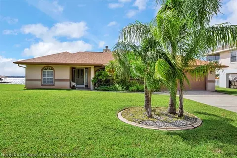 2215 Manatee Dr, Sebring, FL 33870 photo 1