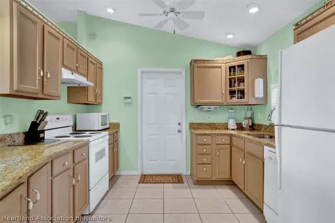 2215 Manatee Dr, Sebring, FL 33870 photo 6