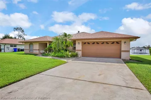 2215 Manatee Dr, Sebring, FL 33870 photo 2