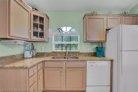 2215 Manatee Dr, Sebring, FL 33870 photo 9