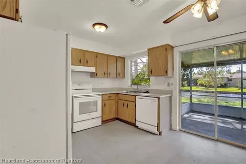 1035 Killarney Dr, Sebring, FL 33870 photo 6