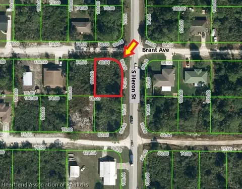 300 Brant Ave, Sebring, FL 33870 photo 2
