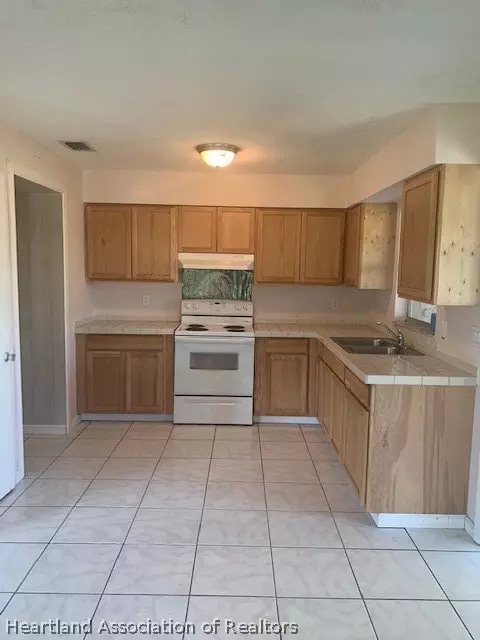 3940 Skipper Rd, Sebring, FL 33875 photo 2