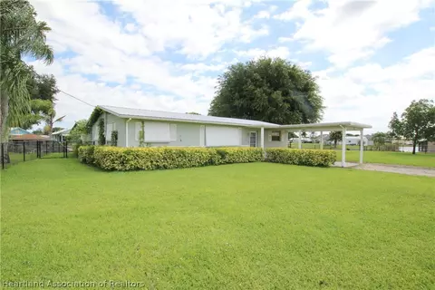 1033 Oak St, Okeechobee, FL 34974 photo 2