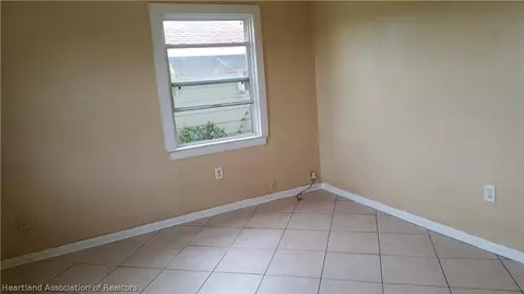 553 E Center Ave, Sebring, FL 33870 photo 2