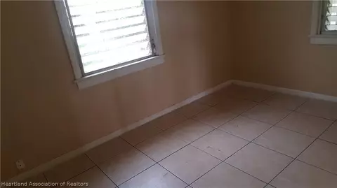 553 E Center Ave, Sebring, FL 33870 photo 5