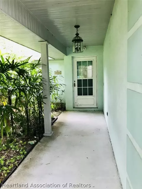 746 Memorial Dr, Sebring, FL 33870 photo 4