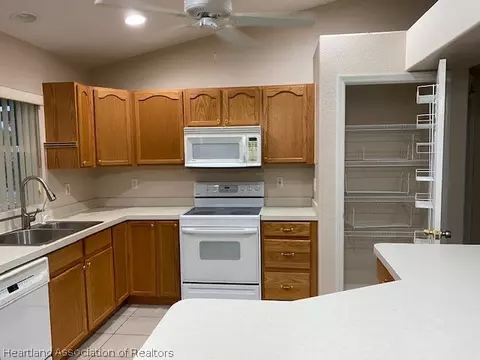 2008 Alan St, Sebring, FL 33875 photo 3