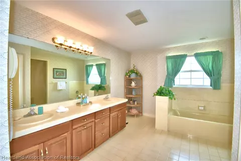 114 N Dixie Dr W, Frostproof, FL 33843 photo 20