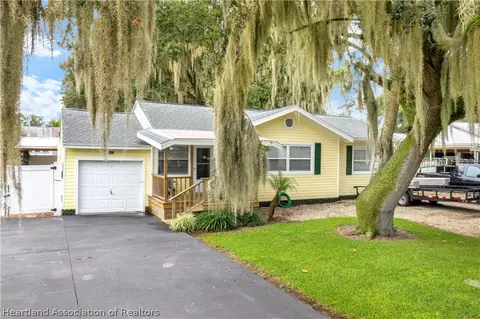 1530 Crescent Dr, Sebring, FL 33870 photo 2