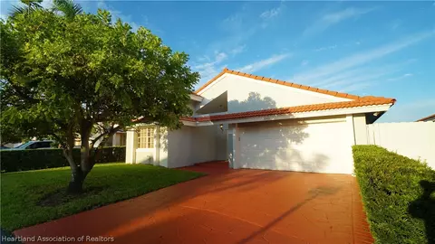 8461 NW 189 St, Hialeah, FL 33015