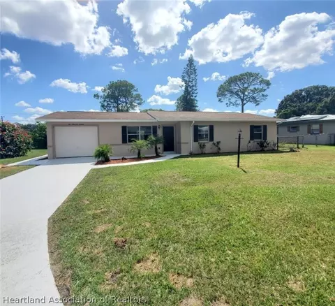 216 Robin Ave, Sebring, FL 33870 photo 8