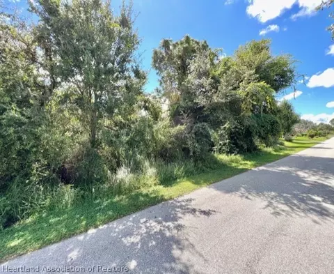 2441 Manor Dr, Sebring, FL 33872 photo 2