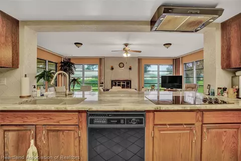 718 Golfside Ln, Sebring, FL 33870 photo 16
