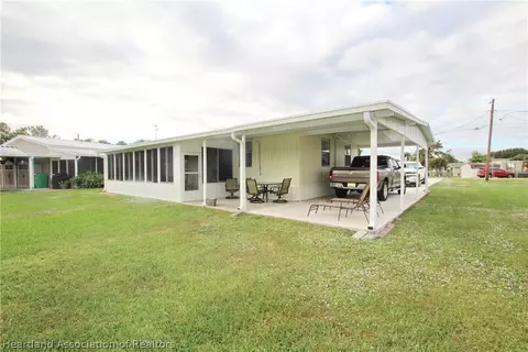 1032 Peach St, Okeechobee, FL 34974 photo 5