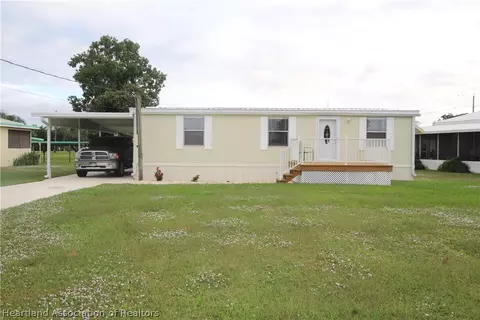 1032 Peach St, Okeechobee, FL 34974 photo 2