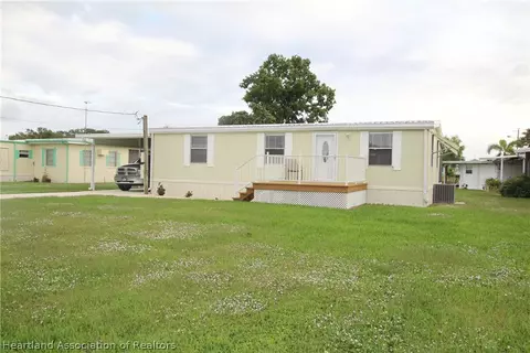 1032 Peach St, Okeechobee, FL 34974 photo 6