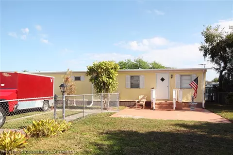 1215 7th St, Okeechobee, FL 34974 photo 2