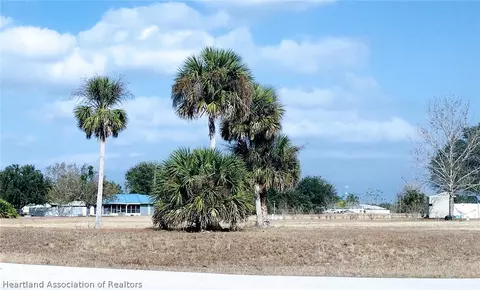401 Lexington Dr, Sebring, FL 33876 photo 2