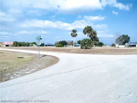 401 Lexington Dr, Sebring, FL 33876 photo 3