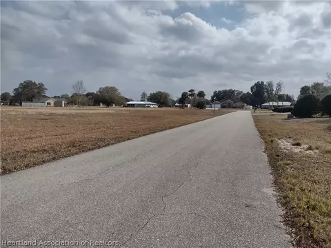 401 Lexington Dr, Sebring, FL 33876 photo 12
