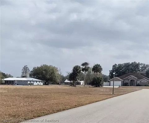 401 Lexington Dr, Sebring, FL 33876 photo 9