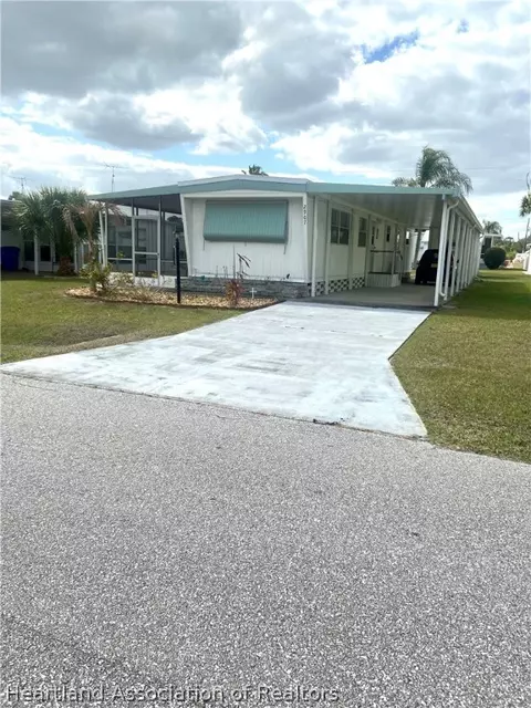 2907 Roger St, Sebring, FL 33872 photo 1
