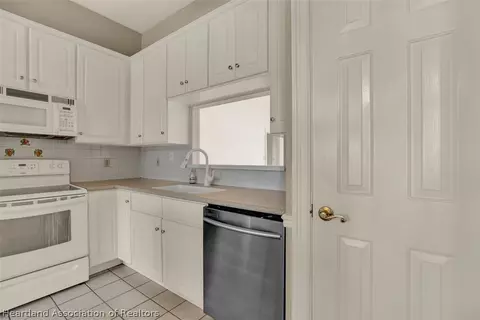 3042 Wynstone Dr, Sebring, FL 33875 photo 11