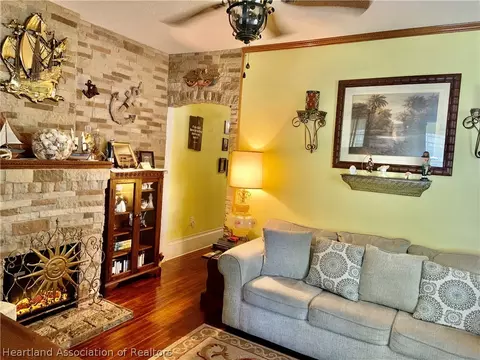 446 Poinsettia Ave, Sebring, FL 33870 photo 2