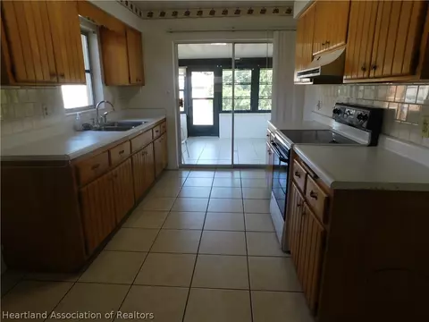 112 Pinehurst Rd, Sebring, FL 33870 photo 5