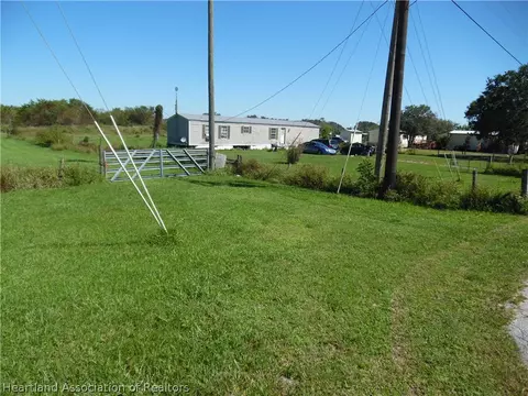 1033 E Yaun Rd, Moore Haven, FL 33471 photo 1