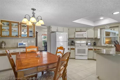 948 Galaxy Ave, Sebring, FL 33875 photo 9