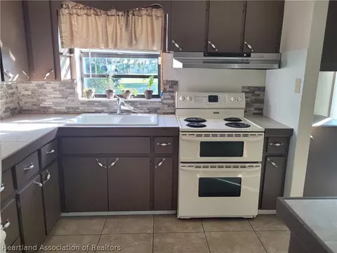 810 SE 12th St SE, Okeechobee, FL 34974 photo 5
