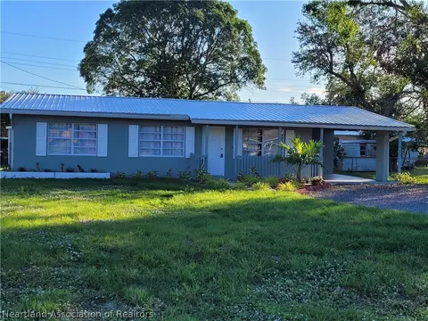 810 SE 12th St SE, Okeechobee, FL 34974 photo 3