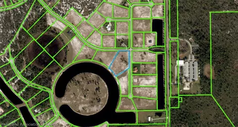 2005 Overlook Bay Dr, Sebring, FL 33875 photo 2